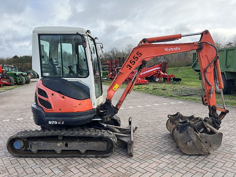 Kubota U25-3A