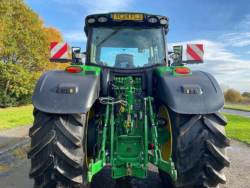 John Deere 6R 215