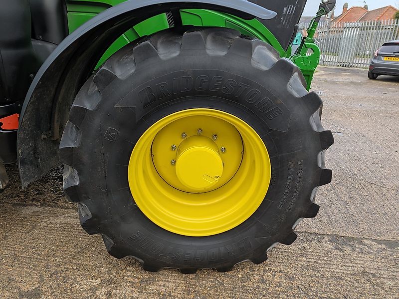 John Deere 6R 215