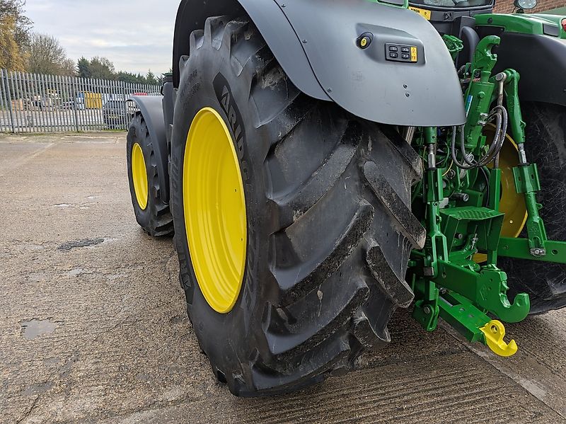 John Deere 6R 215