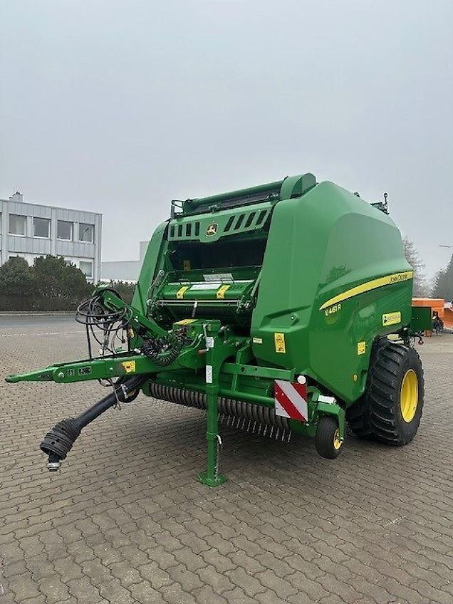 John Deere V461R