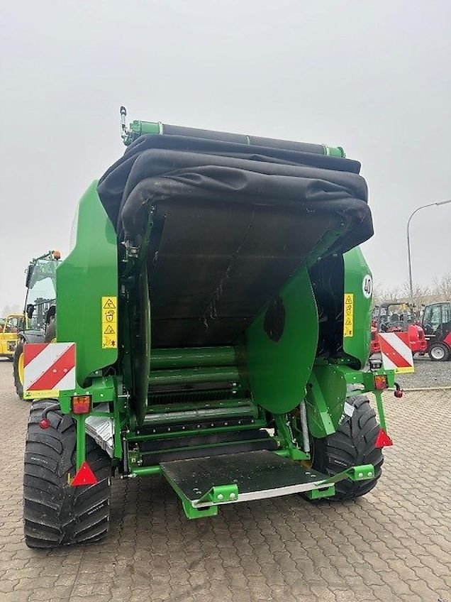 John Deere V461R