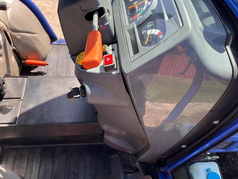 Iseki Iseki TM 3215 AHLK Kommunaltraktor Schlepper Winterdienst Traktor