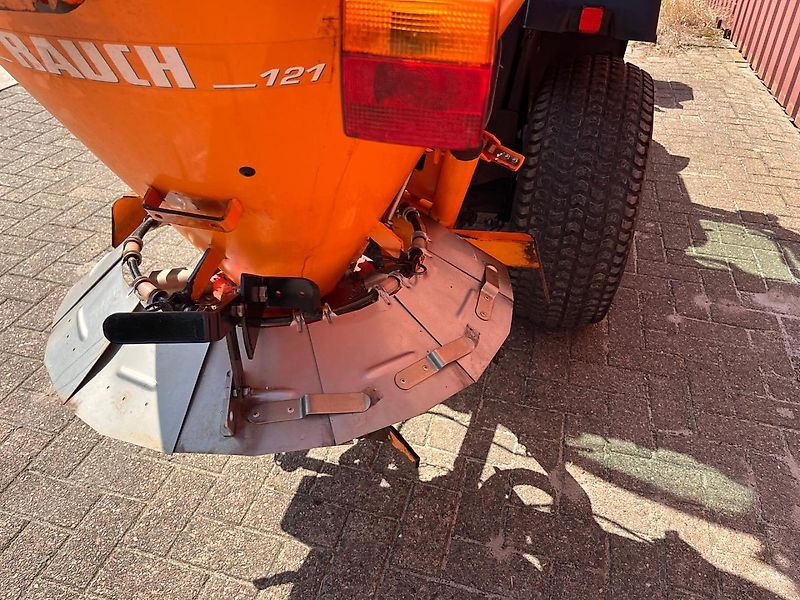 Iseki Iseki TM 3215 AHLK Kommunaltraktor Schlepper Winterdienst Traktor