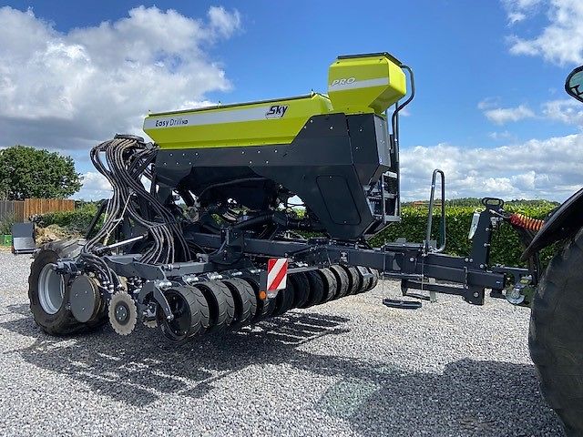 Sky Agriculture DESTOCKAGE : DIRECTZAAIMACHINE EASY DRILL W4020 FERTISEM HD PRO 1 E DRIVE PREMIUM