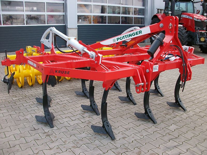 Pöttinger Synkro 3030 mit Tandem U-Profilwalze