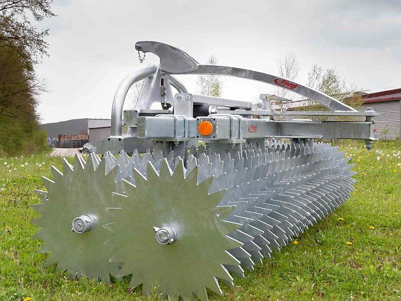 Fliegl Profiwalze 3,0m Frontpacker Lenkbock