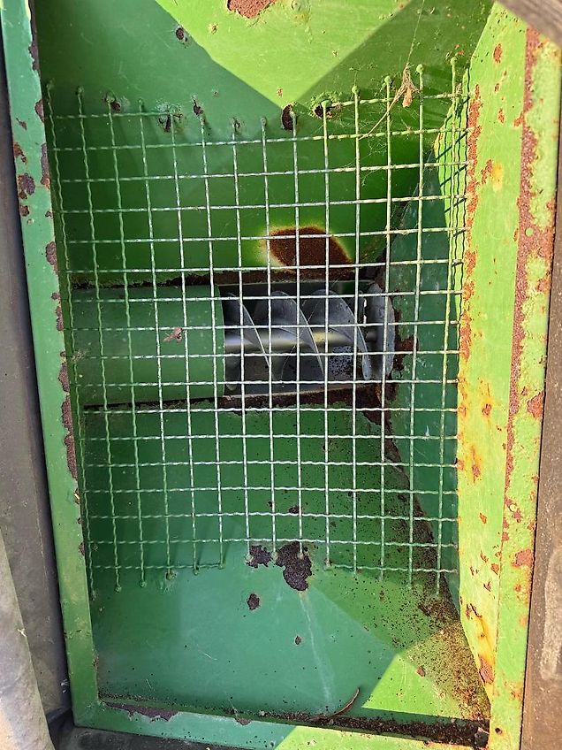 Amazone EDX Düngerbefüllschnecke