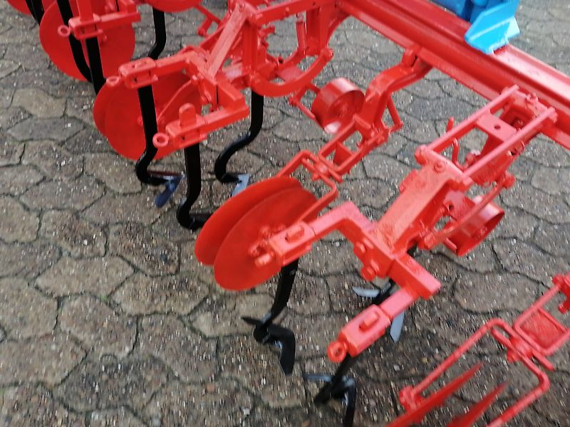 Schmotzer Keine Schmotzer Fronthacke 6 Reihig 45cm Reihenabstand Kulturschutzscheiben Accord-Dreieck mit gelenkten Gummistützrädern auf 50cm Reihenabstand optional Orginal Rau Hackgerät