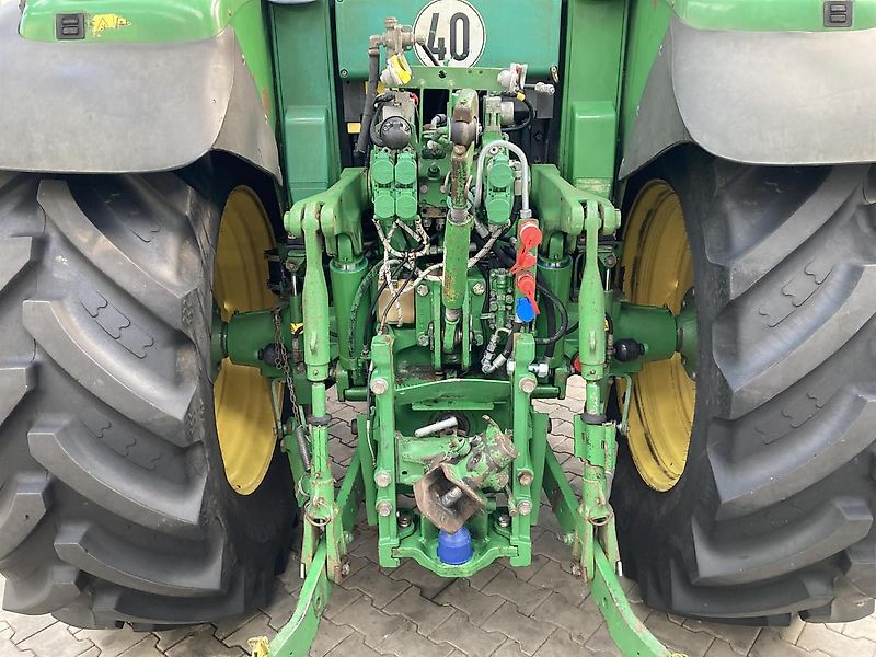 John Deere 6820