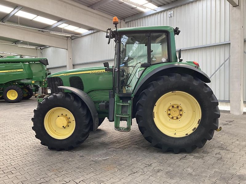 John Deere 6820