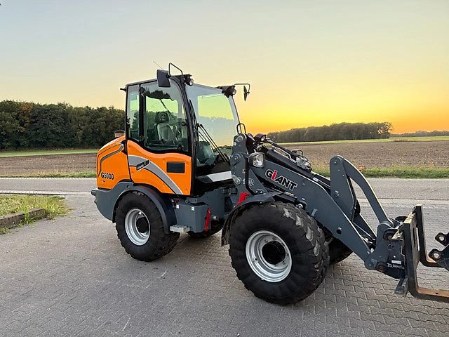 Giant G5000 X-TRA shovel