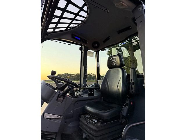 Giant G5000 X-TRA shovel