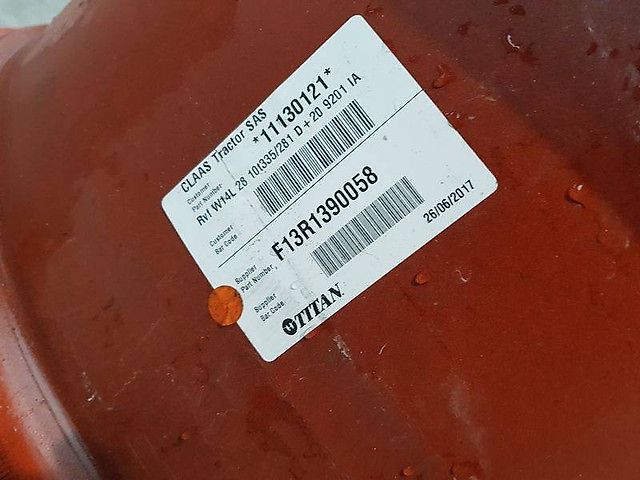 Claas Titan velgen W14Lx28