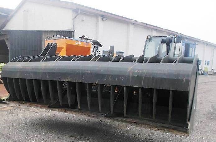 JCB Silagebeißschaufel 3,75 m 17 Zinken