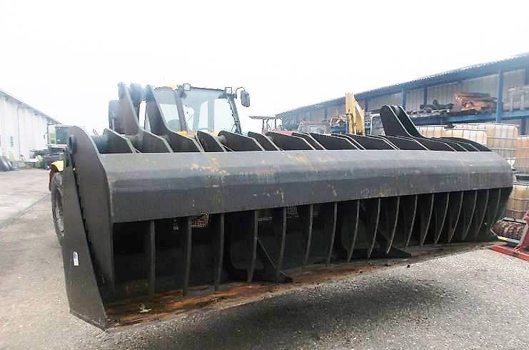 JCB Silagebeißschaufel 3,75 m 17 Zinken