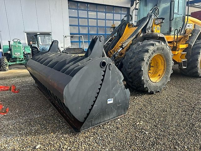JCB Silagebeißschaufel 3,75 m 17 Zinken