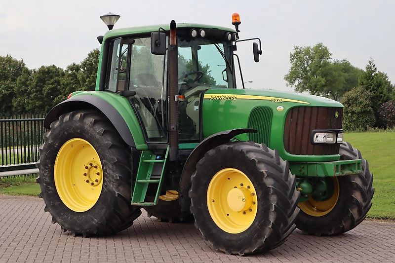 John Deere 6820 TRAKTOR