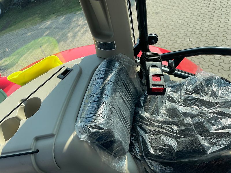 Massey Ferguson 5S.145 Dyna-6 Exclusive