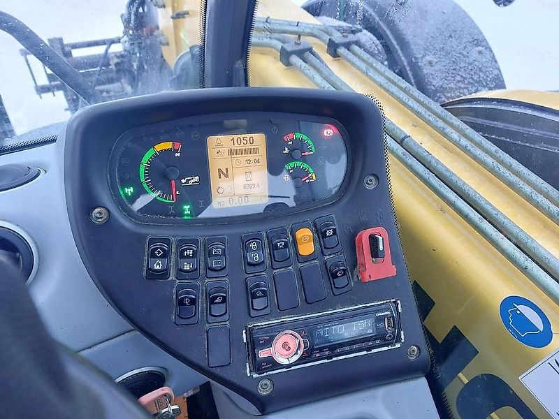 New Holland TH 7,37 PLUS