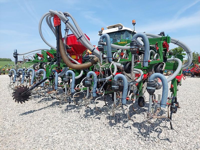 Thyregod TRV 12 med frø-/gødning-udstyr