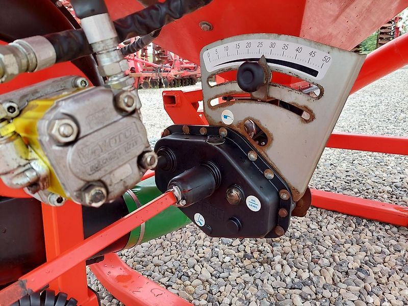 Thyregod TRV 12 med frø-/gødning-udstyr